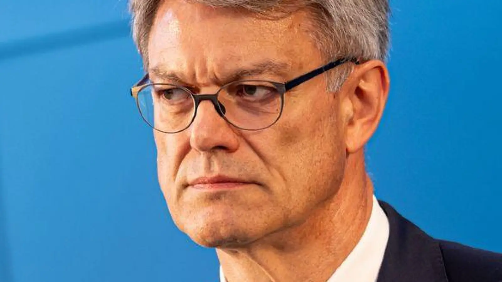 Verkehrsminister Schnieder hat den personellen Umbruch bei der Bahn eingeleitet.  (Foto: Fabian Sommer/dpa)