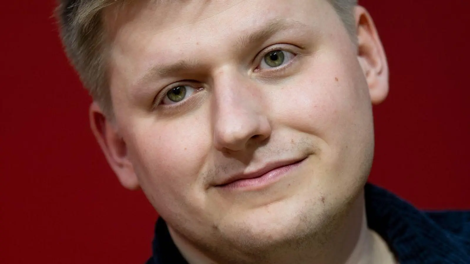 Der deutsche Satiriker Sebastian Hotz geriet vor einem Jahr mit Posts zum Attentat auf Trump in die Schlagzeilen. (Archivbild) (Foto: Hendrik Schmidt/dpa)