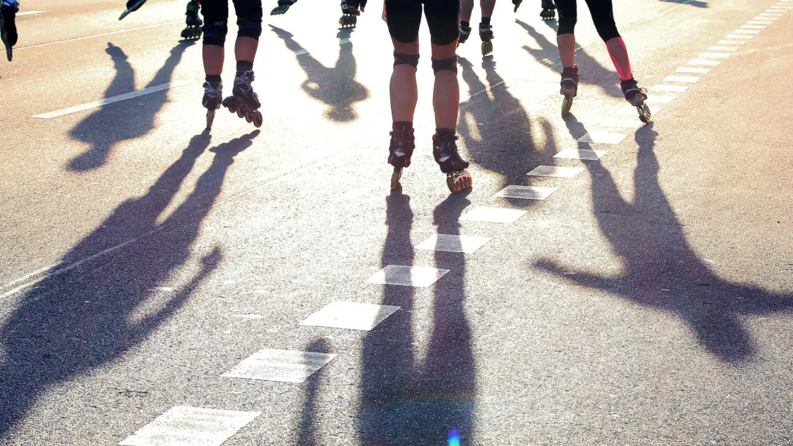Schnell und wendig: Inlineskates ermöglichen mehr Tempo als klassische Rollschuhe. (Foto: picture alliance / dpa)