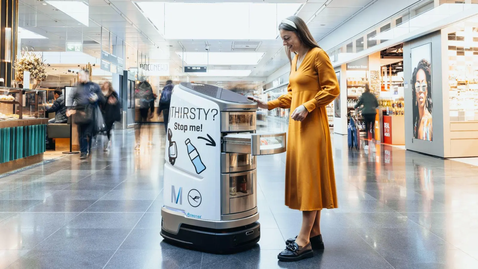 Revolution am Gate: Der autonome Snackbot „Jeeves“ erobert den Flughafen München (Foto: L. Sammetinger/Flughafen München/L. Sammetinger/Flughafen München/dpa)
