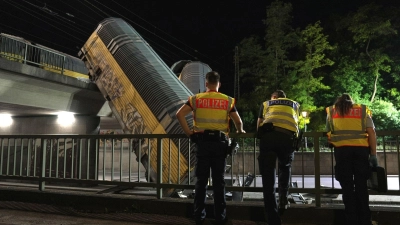 Bei dem Unglück verletzte sich ein Mensch lebensgefährlich.  (Foto: Ehsan Monajati/dpa)