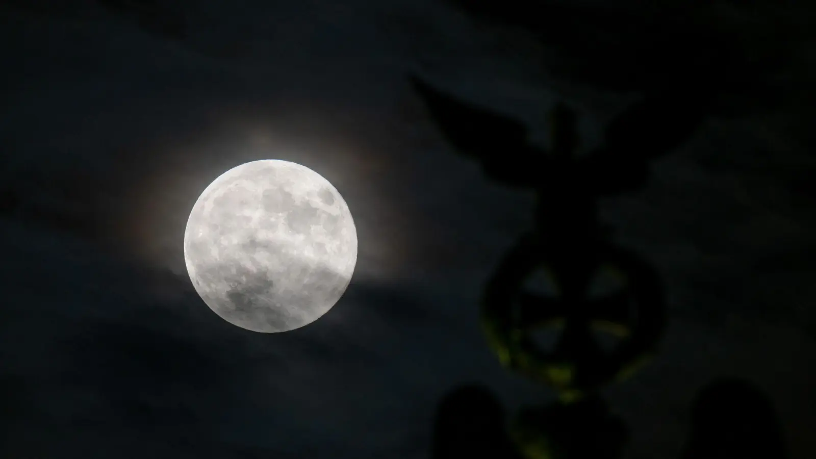 Der Mond kommt der Erde näher. (Archivbild) (Foto: Soeren Stache/dpa)