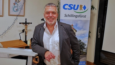 Es gelte, die Stadt wirtschaftlich besser und breiter aufzustellen, sagt Markus Dinzl. Der Bürgermeister-Kandidat der CSU präsentierte bei einer Veranstaltung im Gerhard-Götz-Gemeindezentrum sein Programm. (Foto: Jürgen Binder)