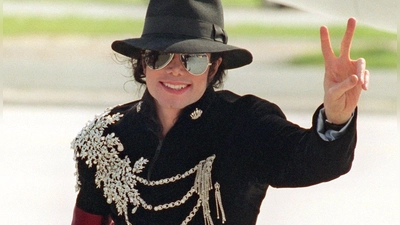 Der kurze Teaser zeigt ikonische Momente der Karriere des „King of Pop“. (Foto: Kay Nietfeld/dpa)