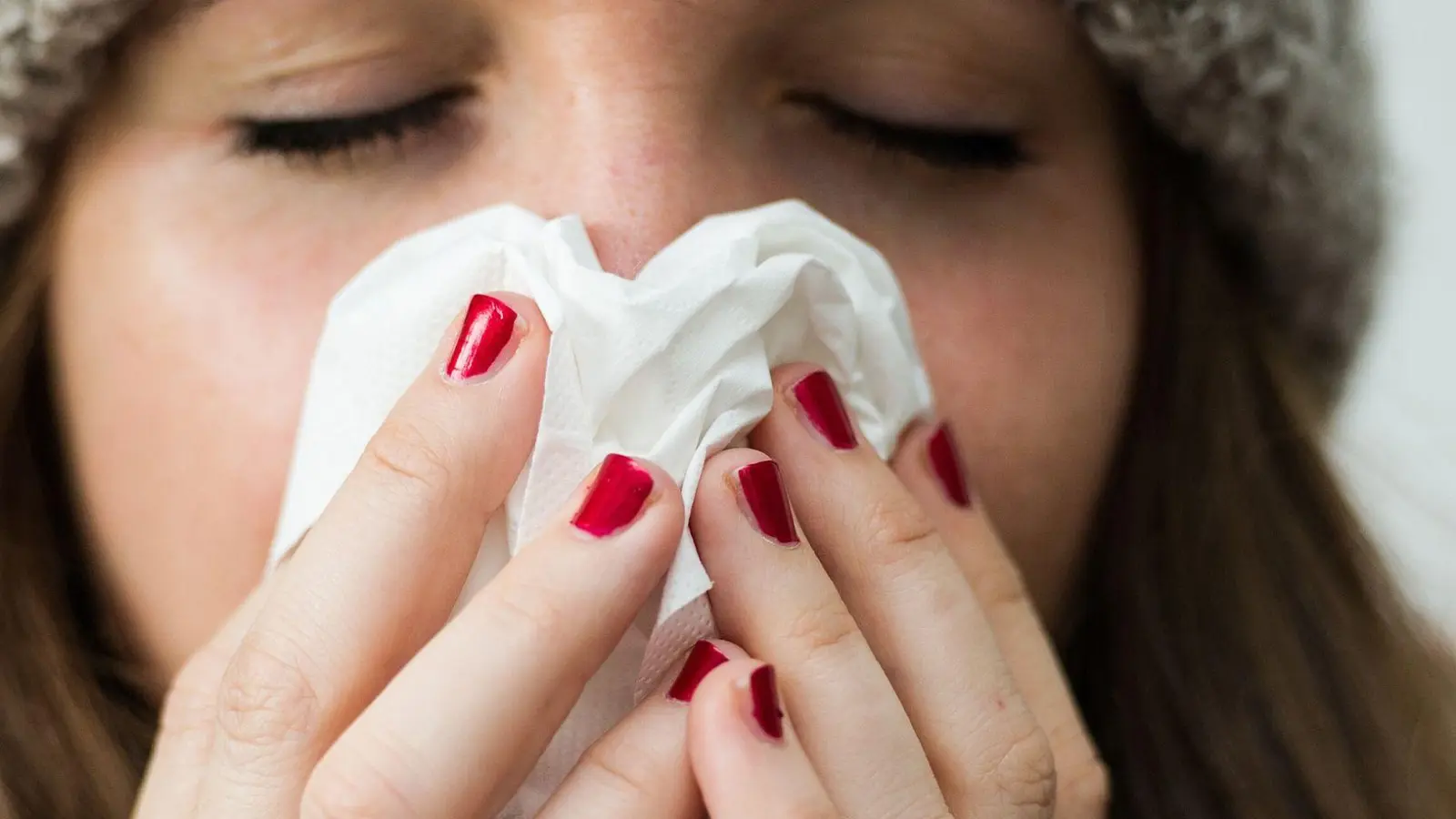 Die jährliche Grippewelle nimmt langsam Fahrt auf. (Symbolbild) (Foto: Christina Sabrowsky/dpa/dpa-tmn)