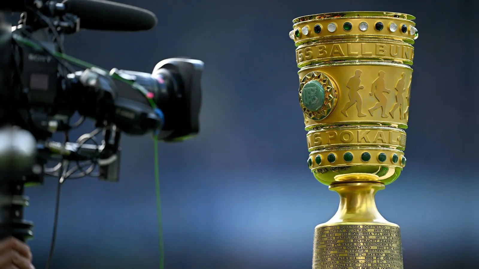 Objekt der Begierde: Im DFB-Pokal stehen die Paarungen für die zweite Runde fest. (Foto: Tom Weller/dpa)