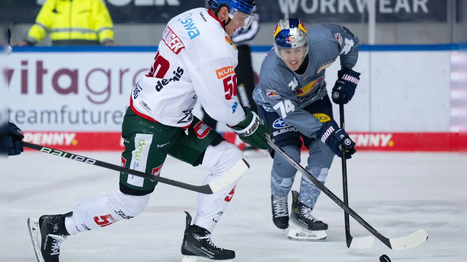  Les Lancaster (r) wechselt von München zu den Eisbären Berlin. (Archivbild) (Foto: Sven Hoppe/dpa)