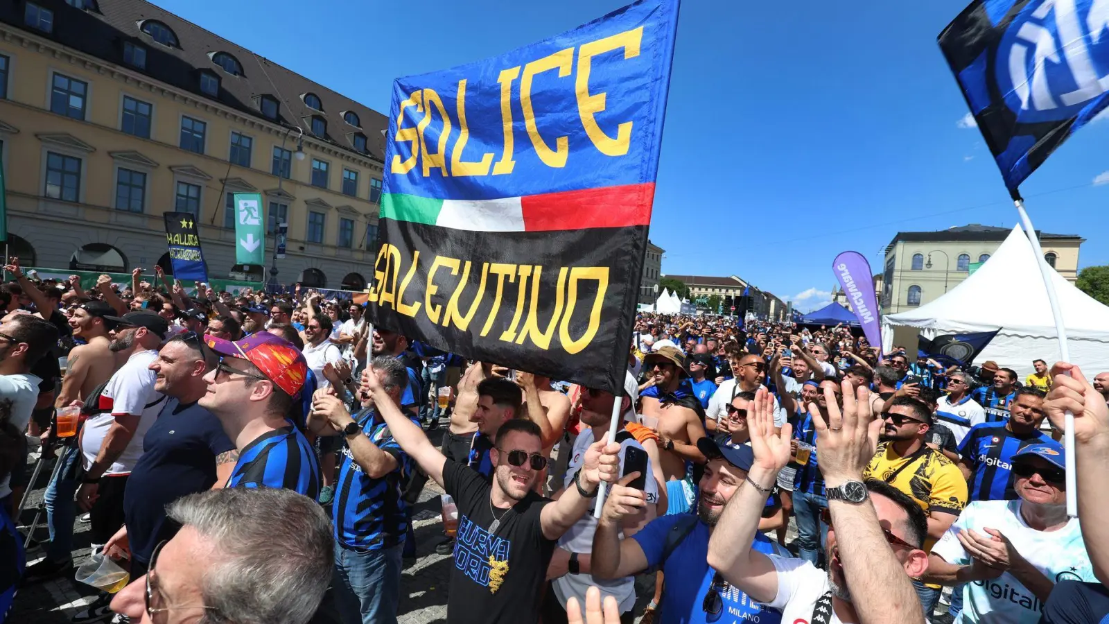 Party schon vor dem eigentlichen Spiel in München. (Foto: Karl-Josef Hildenbrand/dpa)