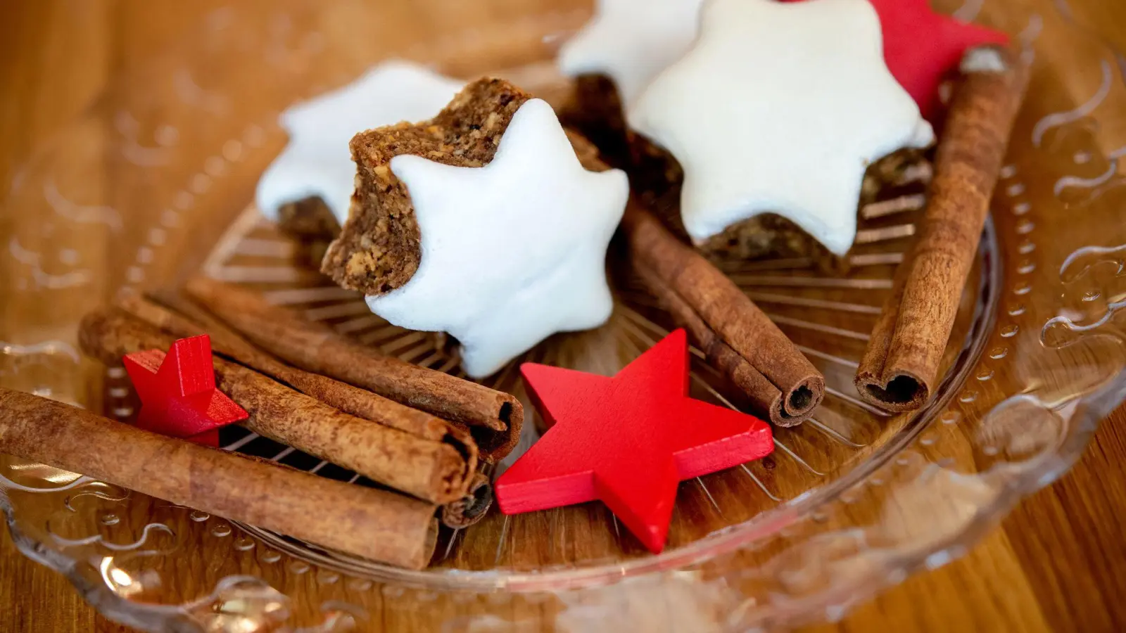 Wir verbinden den Geruch und Geschmack von Lebkuchen, Glühwein und Zimtsternen mit Weihnachten, weil es diese traditionell zu der Zeit bei uns gibt. (Symbolbild) (Foto: Hauke-Christian Dittrich/dpa)