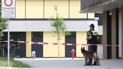 Bei dem Angriff am Welfen-Gymnasium waren zwei 13 Jahre alte Schülerinnen schwer verletzt worden. (Archivbild) (Foto: Karl-Josef Hildenbrand/dpa)