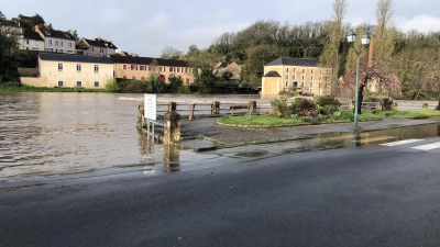 Hochwasser in Bechhofens französischer Partnergemeinde Le Blanc: Der Fluss Creuse trat über die Ufer. Aus Sicherheitsgründen wurde die Osterausstellung komplett abgesagt. (Foto: Johannes Flierl)