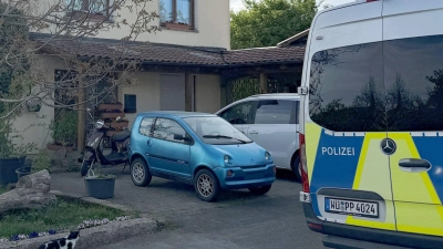 Die Polizisten suchen einen 18-Jährigen - und vermuten ein Gewaltverbrechen. (Foto: Michaela Johannsen/dpa)