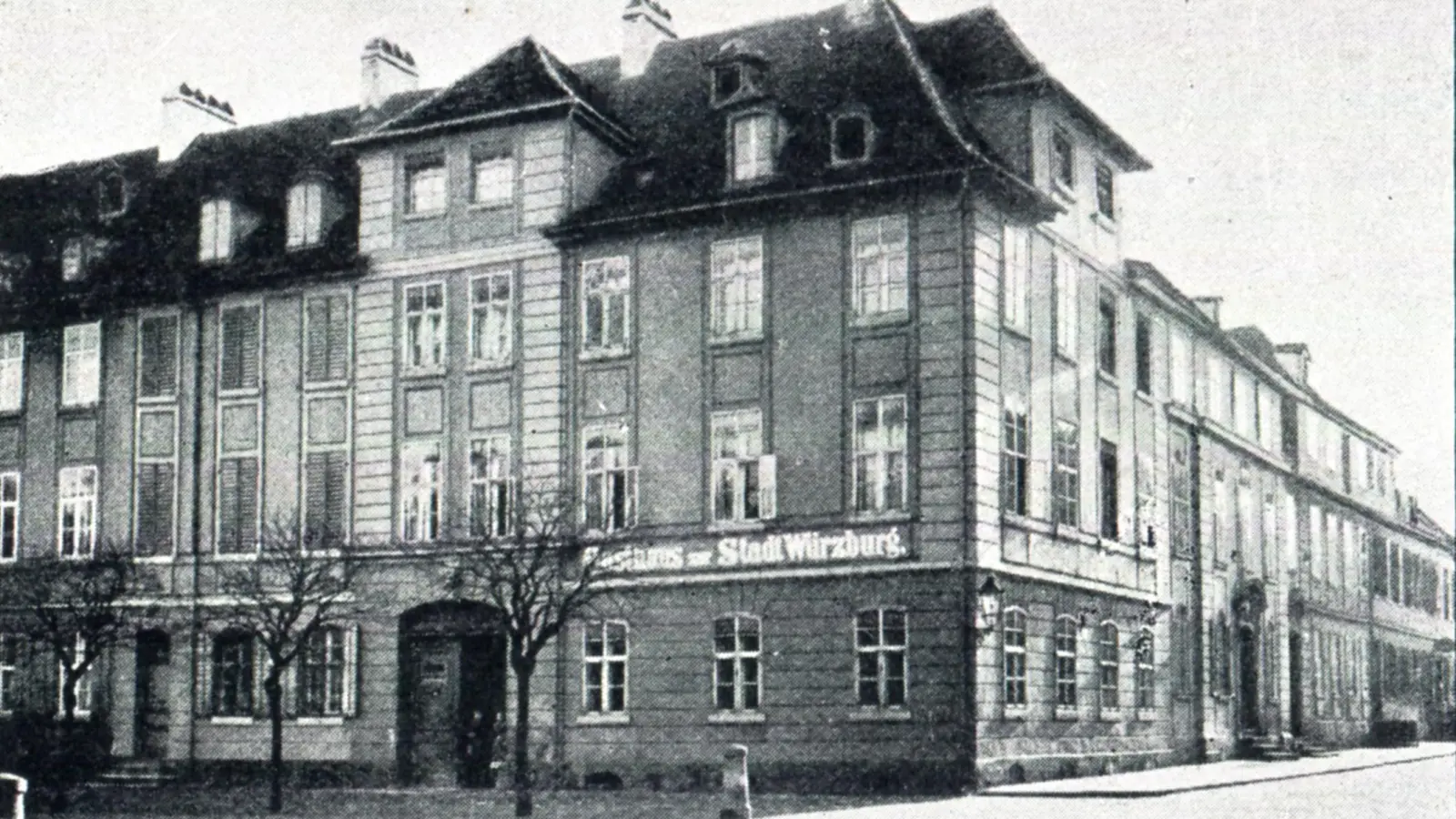 Das „Gasthaus zur Stadt Würzburg“ in der Promenade 10 hat Anfang der 1920er Jahre keinen guten Ruf. Immer wieder gibt es Beschwerden über Lärm. Später befand sich hier das Gasthaus „Karlsstube“. (Repro: Alexander Biernoth)