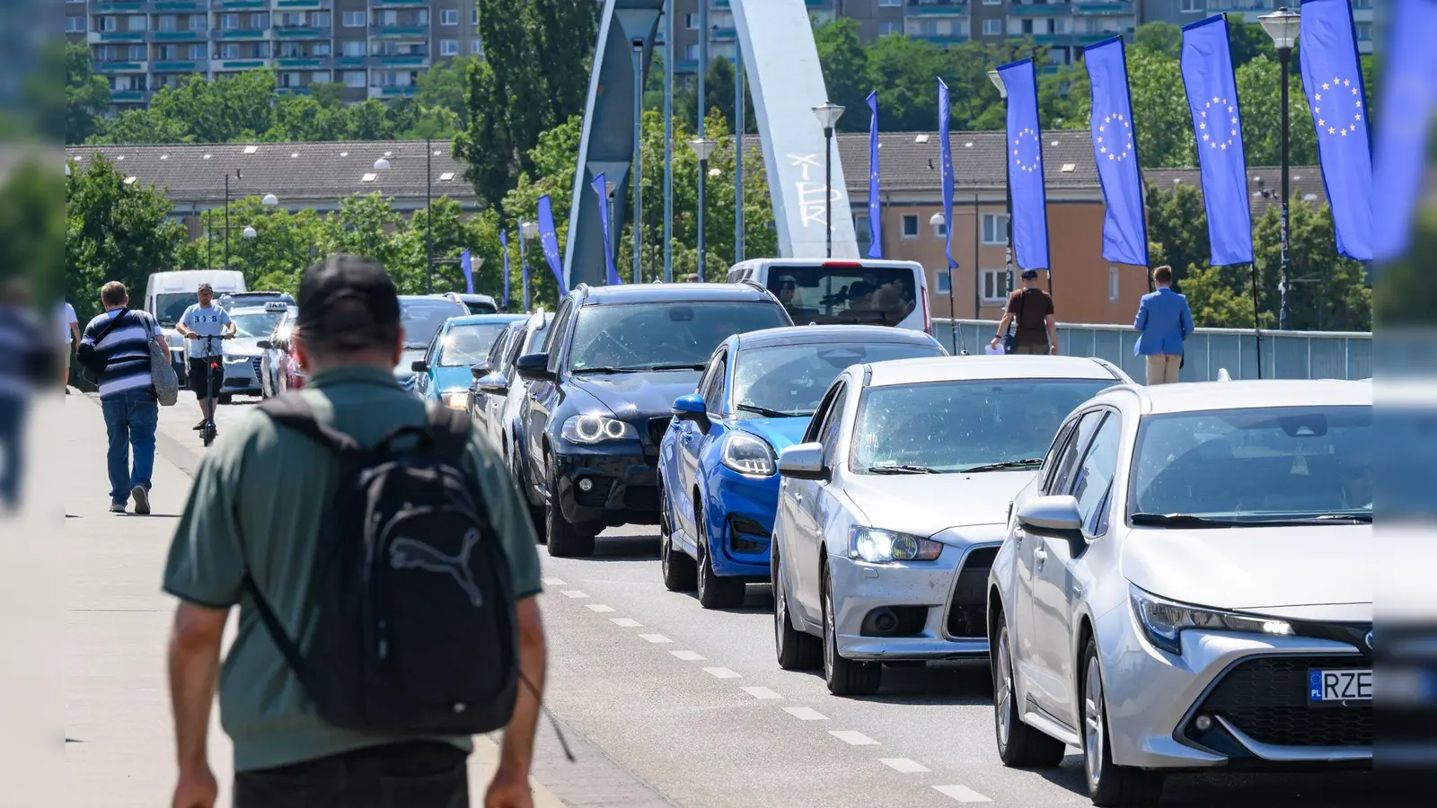 Zahlreiche Autos in der EU sind Firmenwagen. (Archivbild)  (Foto: Patrick Pleul/dpa)