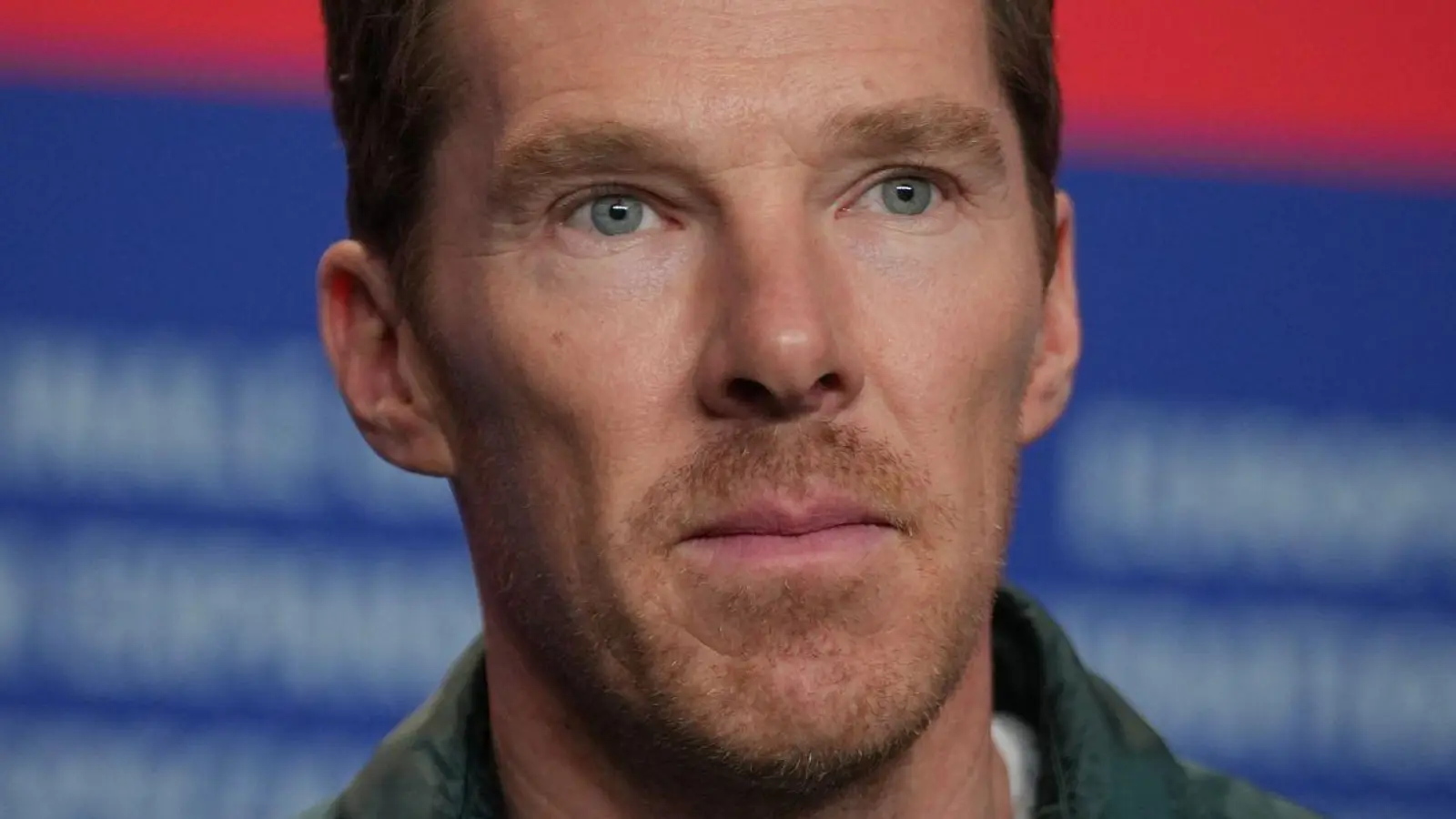 Hollywoodstar Benedict Cumberbatch kritisiert eine verschwenderische Praxis in der Filmindustrie. (Archivbild) (Foto: Soeren Stache/dpa)