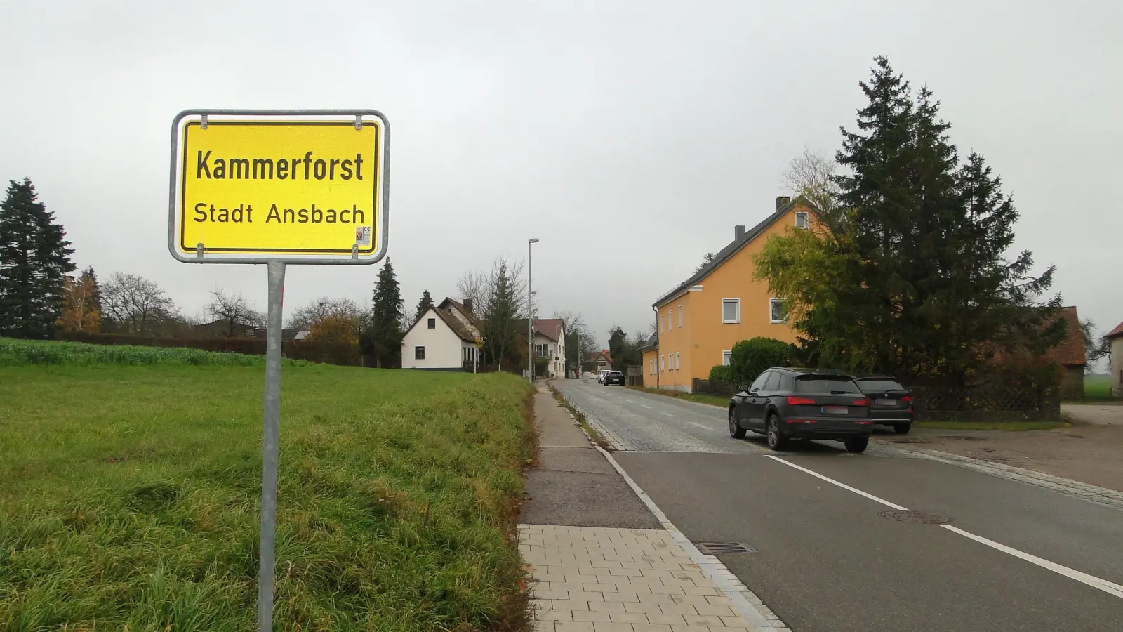 Das ungeliebte Kleinpflaster in der Ortsdurchfahrt in Kammerforst soll im kommenden Jahr verschwinden, wenn es nach dem Willen der Stadt Ansbach geht. (Foto: Winfried Vennemann)