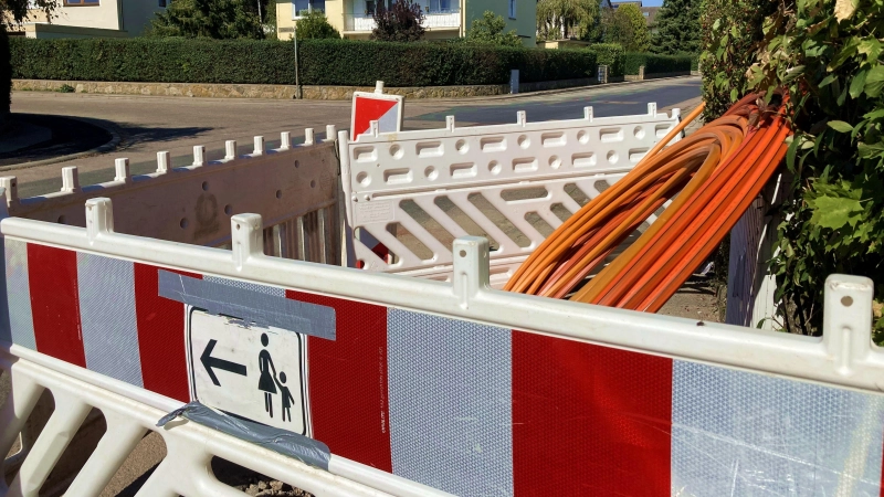 Der Glasfaserausbau, wie hier in der Lauterbachstraße, geht voran. (Foto: Clarissa Kleinschrot)