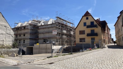Der Rohbau des neuen Gebäudes auf dem Schopf-Areal in Rothenburg steht bereits und in einigen Wochen könnten die Arbeiten weitergehen. (Foto: Clarissa Kleinschrot)