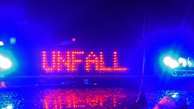 Laut den Beamten entstand am geparkten BMW in Dinkelsbühl ein Schaden von rund 8000 Euro. (Symbolbild: Stefan Puchner/dpa)