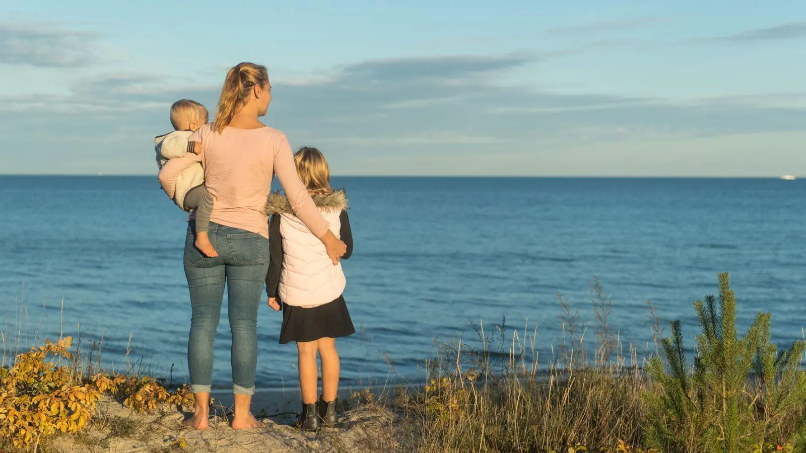 Aus einem Rosenkrieg zwischen den früheren Partnern sollte sich ein neues Mitglied in der Patchworkfamilie heraushalten - und vor den Kindern auf keinen Fall gegen den oder die Ex hetzen.  (Foto: Benjamin Nolte/dpa-tmn)