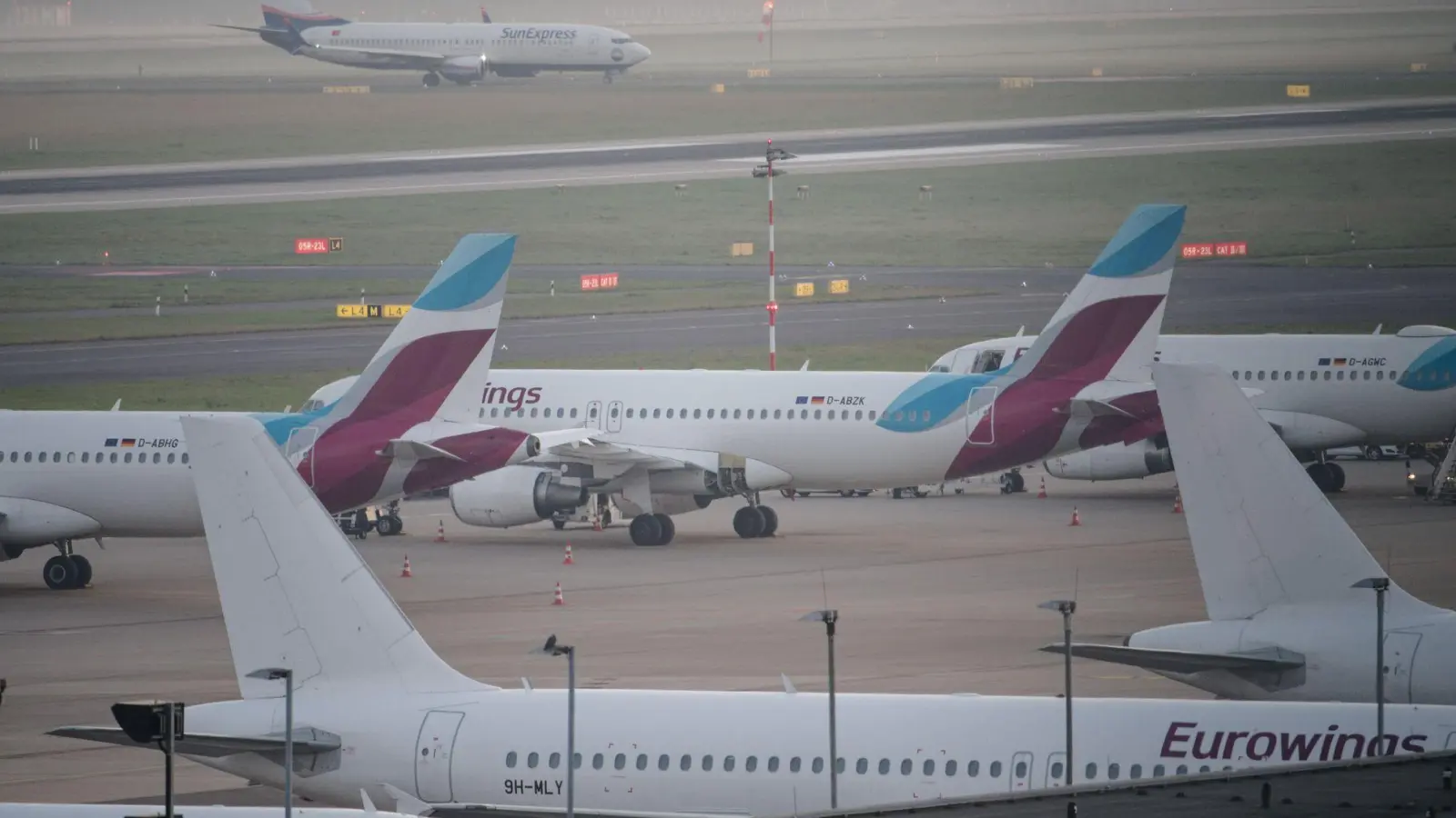 Eine Eurowings-Maschine musste in Bilbao zwischenlanden. (Symbolbild) (Foto: Henning Kaiser/dpa)