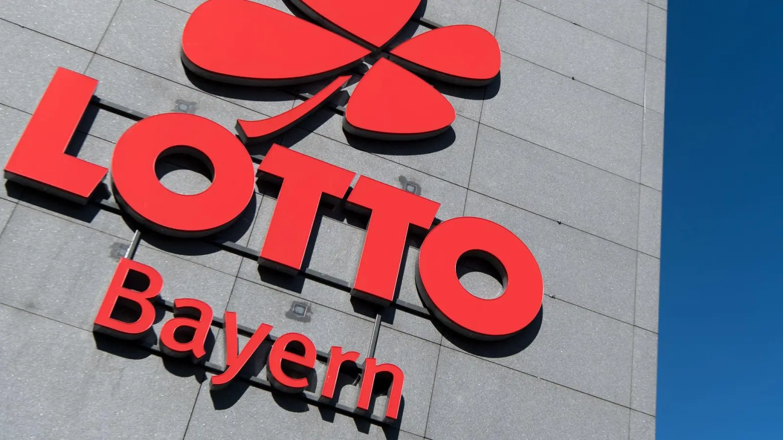 „Dann ist mir die Kinnlade runtergefallen“, beschrieb die Gewinnerin ihre Reaktion auf die Erfolgsnachricht. (Symbolbild) (Foto: Sven Hoppe/dpa)