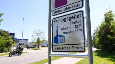 Das Hinweisschild wurde mehrfach beschmiert. (Archivbild) (Foto: Lukas Barth-Tuttas/dpa)