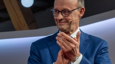 2024 war die Welt beim Ludwig-Erhard-Gipfel noch in Ordnung: Damals hielt der heutige Kanzler Merz die Laudatio für Julia Nawalnaja. (Archivbild) (Foto: Peter Kneffel/dpa)