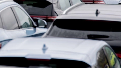 Der Elektroautoabsatz ist im November in Deutschland erneut deutlich gestiegen. (Archivbild) (Foto: Hauke-Christian Dittrich/dpa)