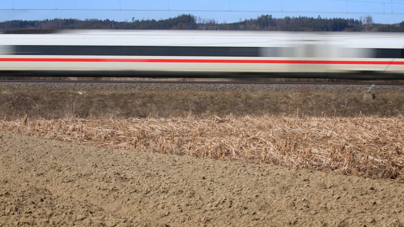 Bundestag will Weg für Bahn-Neubaustrecken freimachen (Foto: Karl-Josef Hildenbrand/dpa)