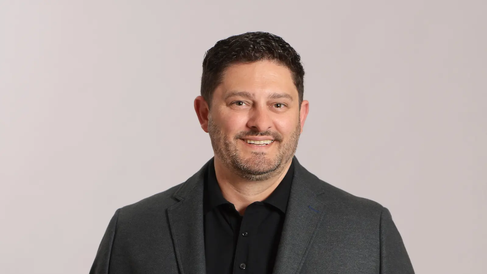 Torsten Kunder ist Steuerfachwirt und will mit seiner Kandidatur für den Bürgermeisterposten ein kommunalpolitisches Amt übernehmen.  (Foto: Fotostudio Beate Kißlinger)