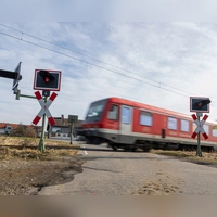 Die Bahnstrecke zwischen Traunstein und Ruhpolding wird zwischen September und November wochenlang nicht befahren. In dieser Zeit finden Bauarbeiten statt. (Archivbild) (Foto: Peter Kneffel/dpa)