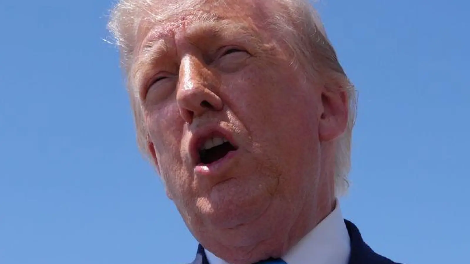 Trump kündigt die Entsendung Tausender Soldaten nach Polen an.  (Foto: Jacquelyn Martin/AP/dpa)