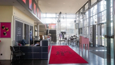 Ins Foyer des Ansbacher Theaters sollte zusätzlich die Tourist-Info einziehen. Dieser Plan ist seit der Sondersitzung des Stadtrates Geschichte. (Foto: Evi Lemberger)