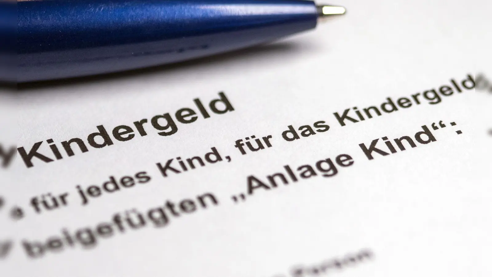 Viele Familien sollen diesen Antrag bald nicht mehr benötigen. (Archivbild) (Foto: Jens Büttner/dpa-Zentralbild/dpa)