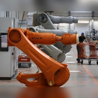 Kuka-Roboter im Augsburger Werk im Übernahmejahr 2016. (Foto: picture alliance / Karl-Josef Hildenbrand/dpa)