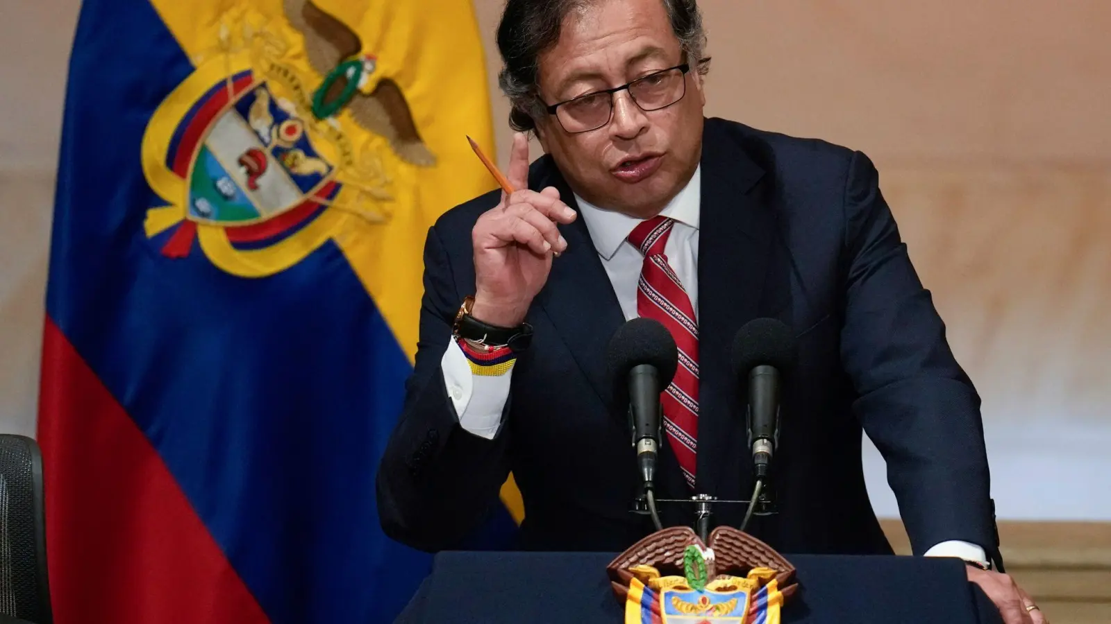 Der kolumbianische Präsident Gustavo Petro. Sein Sohn Nicolás wurde im Rahmen einer Geldwäscheuntersuchung verhaftet. (Foto: Fernando Vergara/AP/dpa)