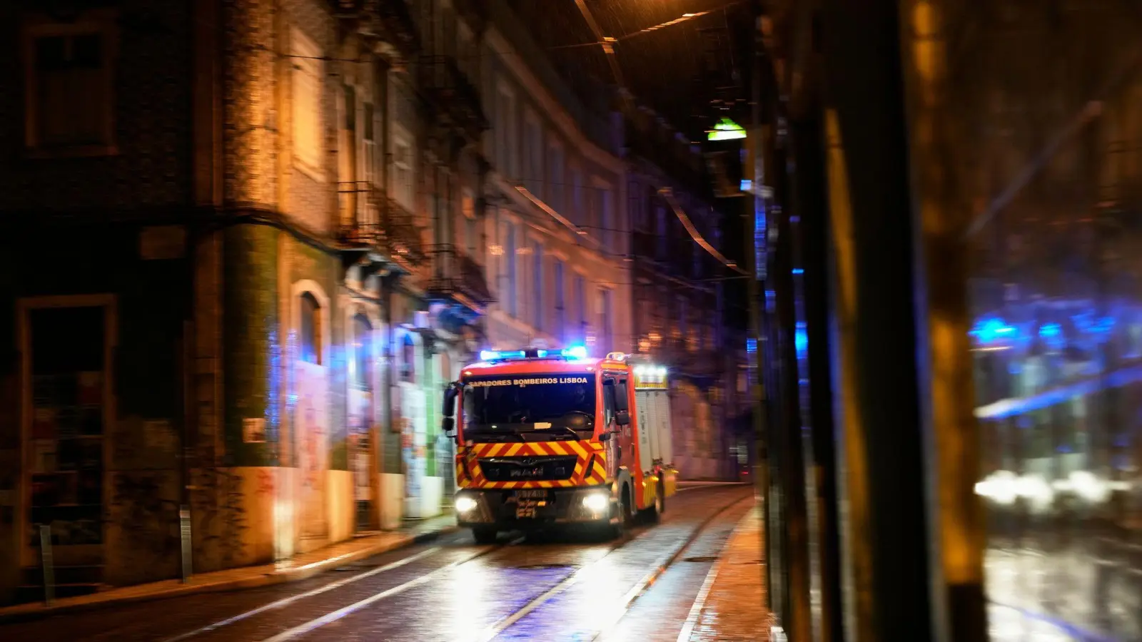 Die Kinder wurden rund 60 Kilometer südöstlich von Lissabon gefunden. (Symbolbild) (Foto: Armando Franca/AP/dpa)