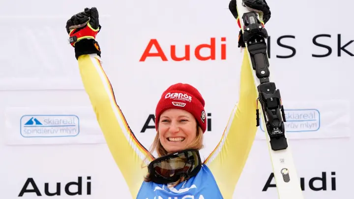 Skirennfahrerin Lena Dürr könnte bei der WM eine Medaille holen. (Foto: Piermarco Tacca/AP/dpa)
