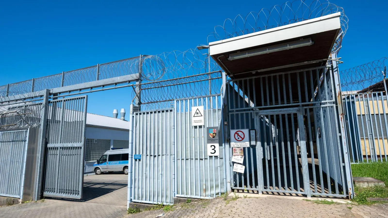 Der Tod eines Jugendlichen ist Thema einer Sondersitzung des Justizausschusses des saarländischen Landtags (Foto: Harald Tittel/dpa)