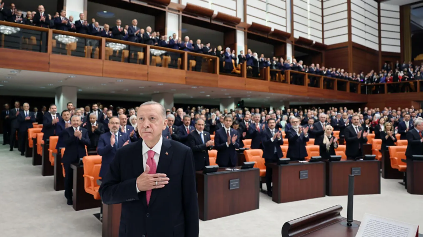 Der türkische Präsident Recep Tayyip Erdogan legt den Eid ab. (Foto: Präsidialamt der Türkei/dpa)