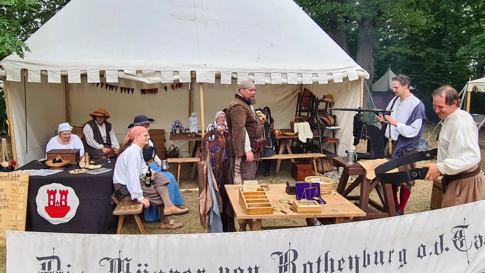 Würdige Vertreter Rothenburgs im Feldlager des Schillingsfürster Bauernhaufens 1525 waren die Münzer. (Foto: Margit Schwandt)