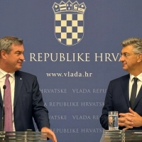 Markus Söder (l) trifft in Zagreb den kroatischen Premierminister Andrej Plenković. (Foto: Christoph Trost/dpa)