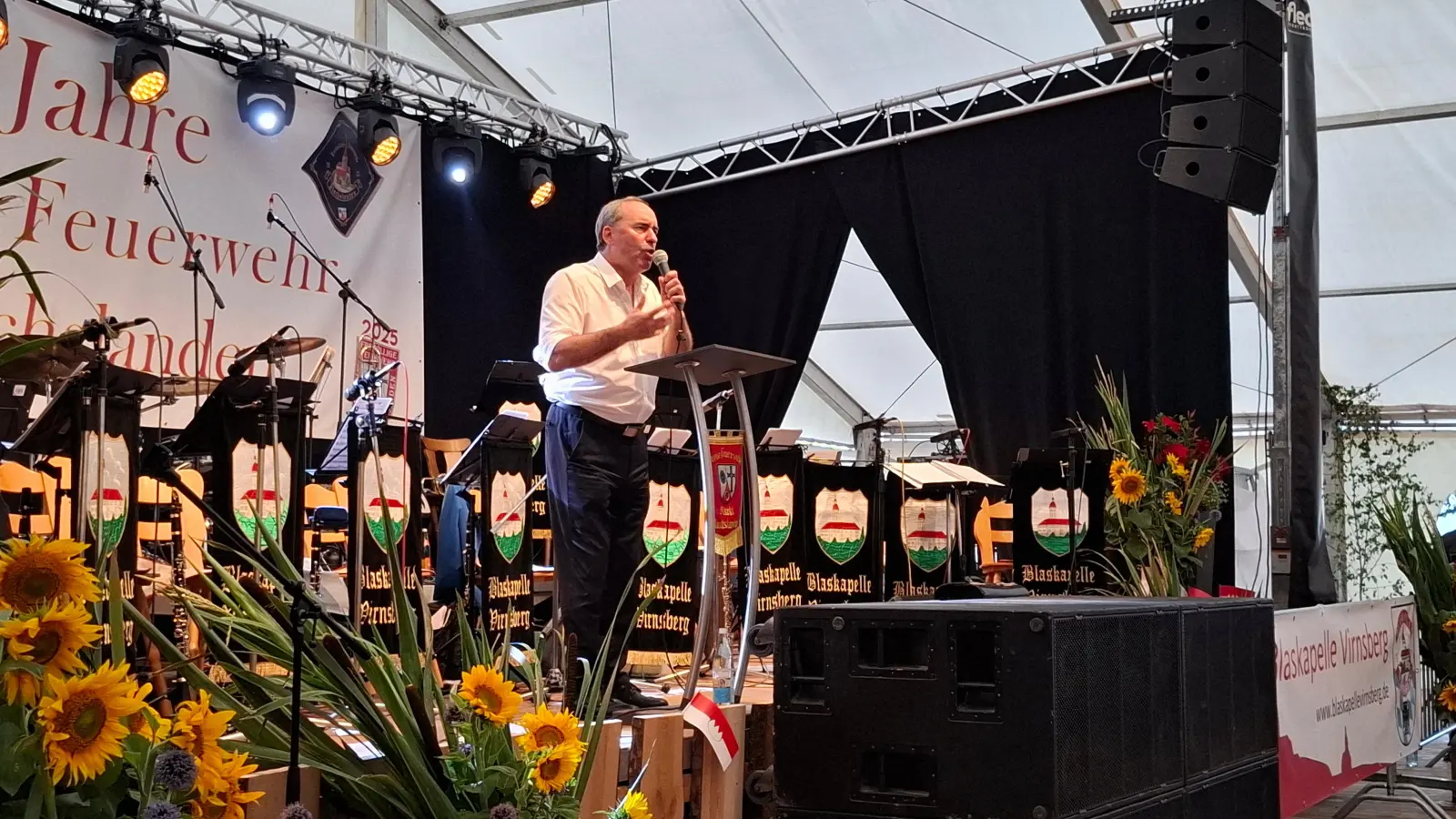 Hubert Aiwanger war zu Gast bei der FFW Flachslanden. (Foto: Alexander Biernoth)