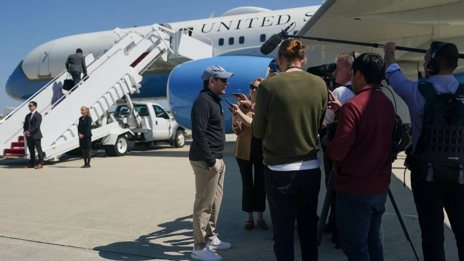 US-Außenminister Rubio will mit Israel unter anderem über die Folgen des Luftangriffs in Katar reden.   (Foto: Nathan Howard/POOL REUTERS/AP/dpa)