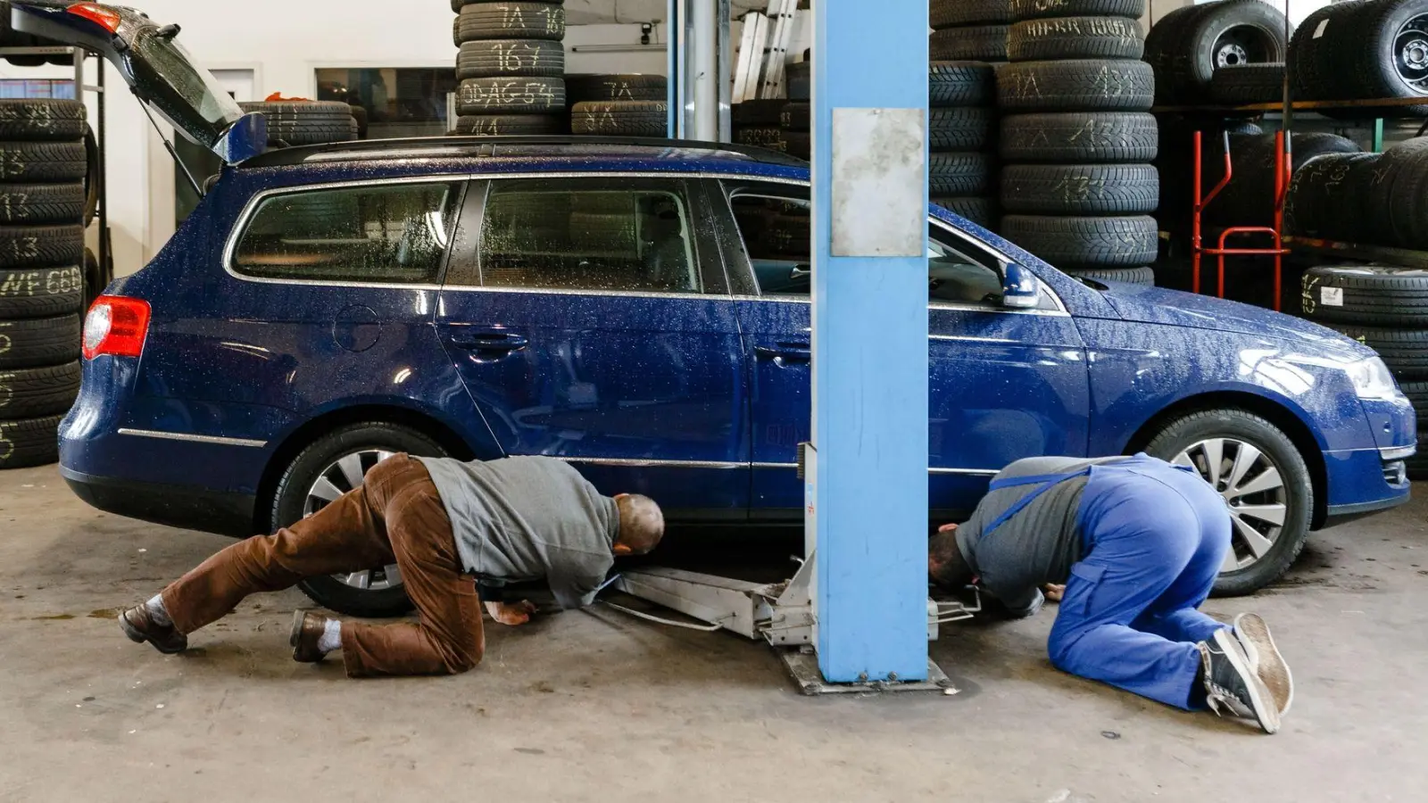 DIY-Werkstätten bieten ein professionelles Umfeld – und oft auch eine fachliche Betreuung bei den Arbeiten. (Foto: Markus Scholz/dpa-tmn)