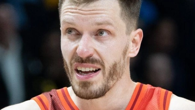 Trotz 33 Punkten von Andreas Obst verlieren die Bayern-Basketballer in Tel Aviv. (Archivbild) (Foto: Soeren Stache/dpa)