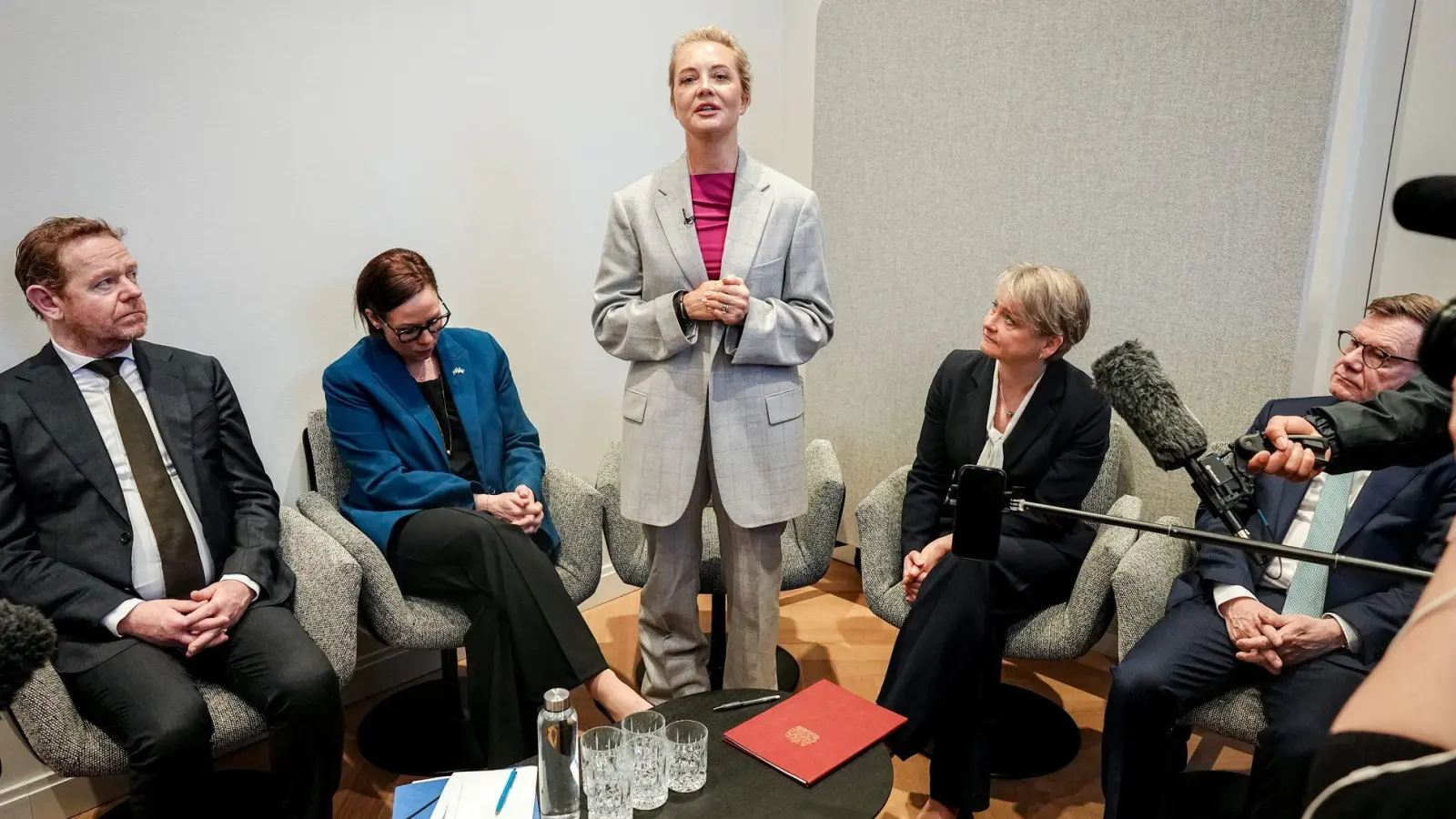 Nach Laboranalysen sehen die Außenminister von Deutschland, Großbritannien, Schweden und den Niederlanden es als erwiesen an, dass Kremlkritiker Alexej Nawalny vergiftet worden ist. (Foto: Kay Nietfeld/dpa)