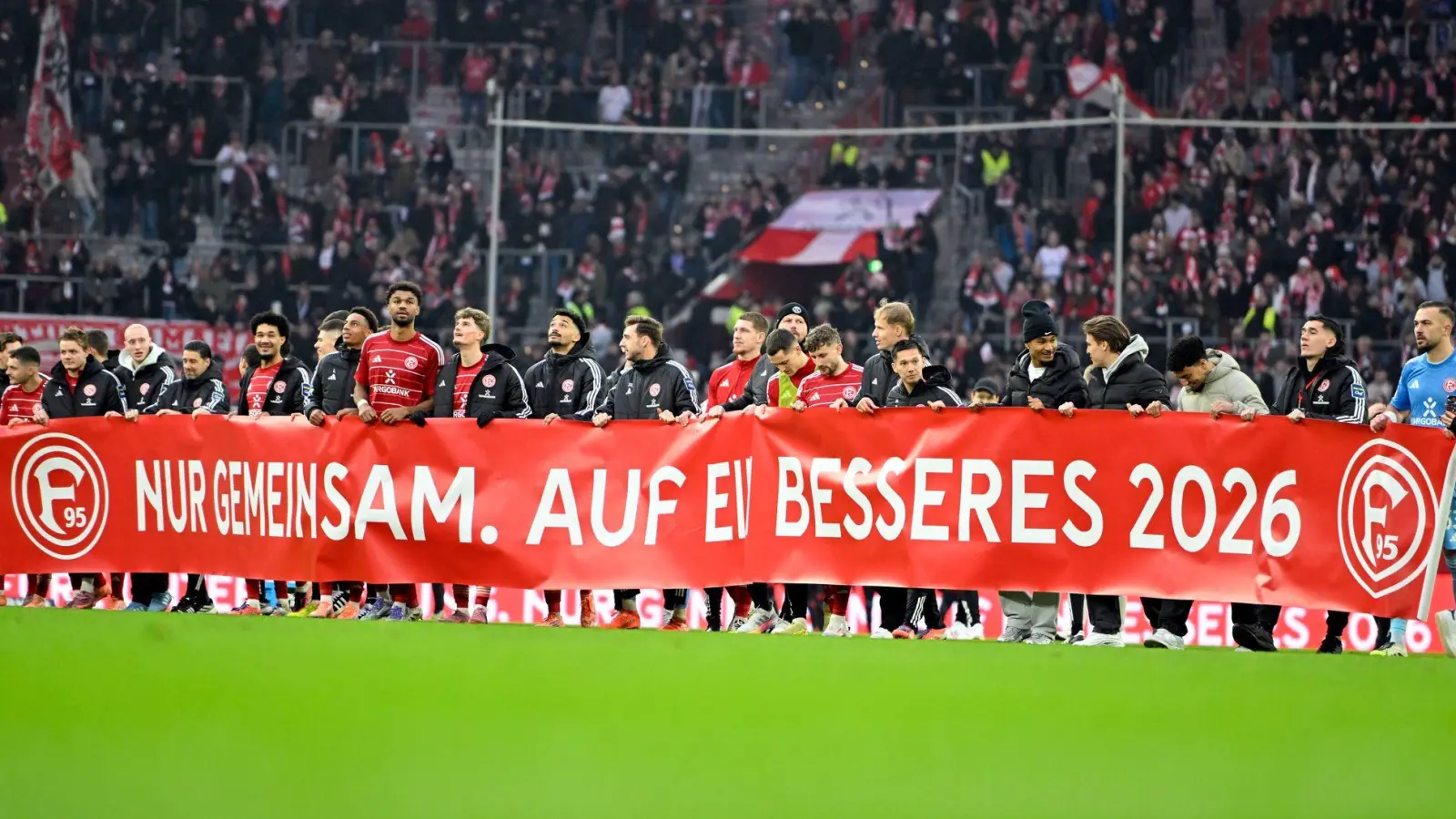 Hoffen auf ein besseres Jahr 2026: Die Spieler von Fortuna Düsseldorf haben enttäuschende Monate hinter sich. (Foto: Anke Waelischmiller/dpa)