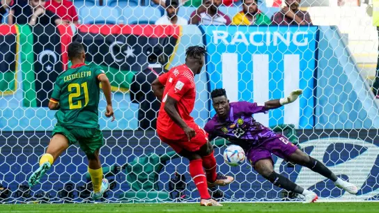 Der Schweizer Breel Embolo traf zum Sieg gegen Kamerun. (Foto: Petr Josek/AP/dpa)